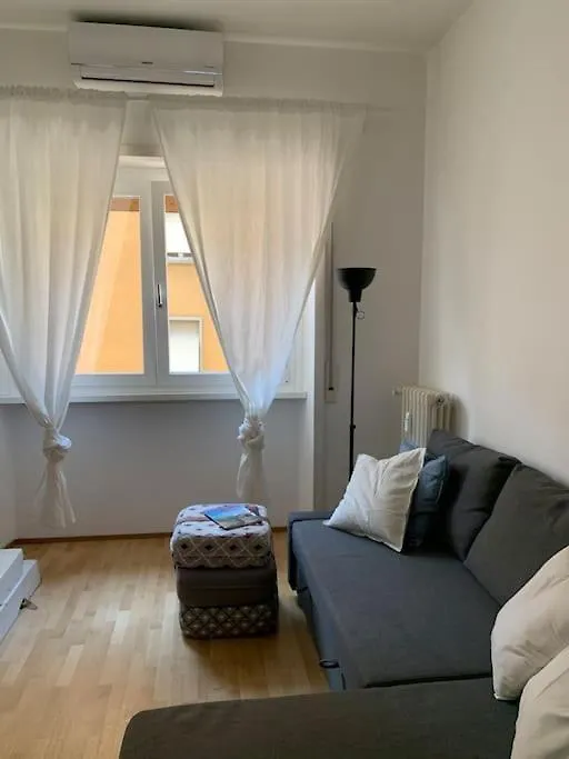 Casa Sirte Con Terrazzino. Apartment Rome