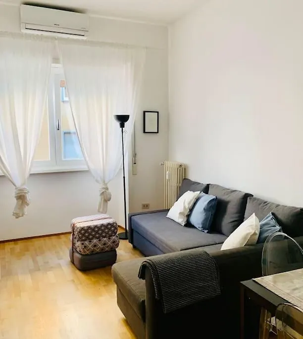 Casa Sirte Con Terrazzino. Apartment Rome
