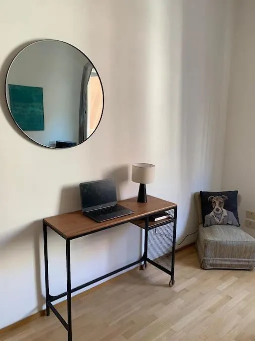 Appartamento Casa Sirte Con Terrazzino. Roma Italia