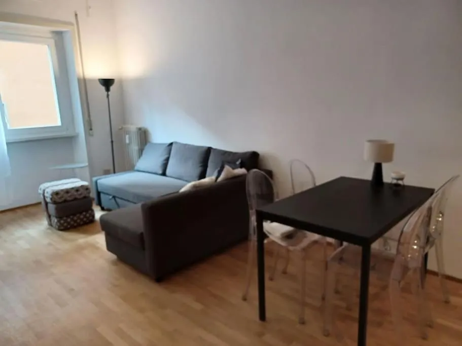 Appartamento Casa Sirte Con Terrazzino. Roma Italia