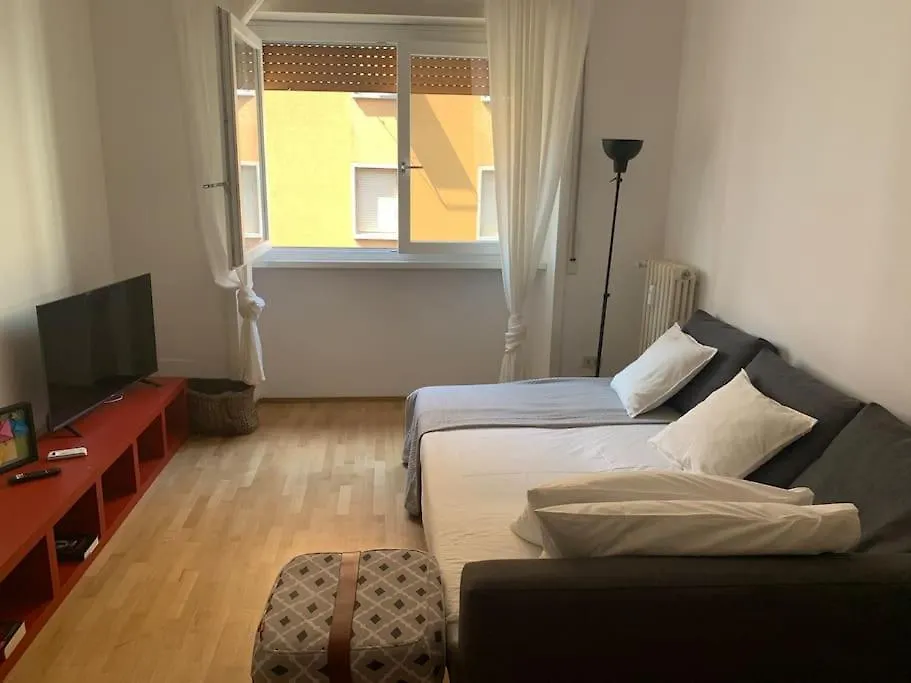 Appartamento Casa Sirte Con Terrazzino. Roma